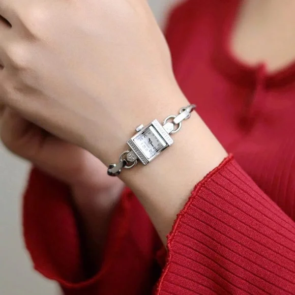 Hamilton American H812710 Women’s Watch
[Very Good Condition] Swiss-Made - Picture 7 of 10